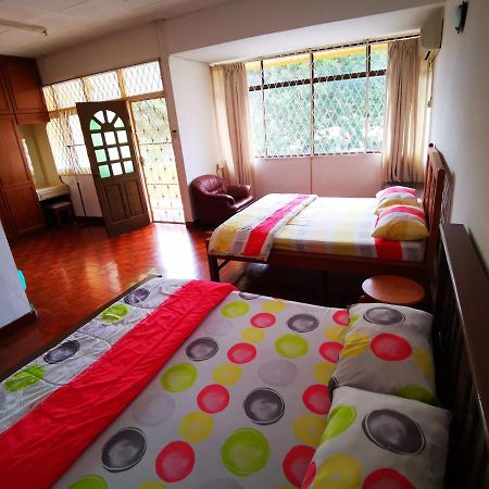 Lpm Room Tanjung Bungah  Exteriör bild