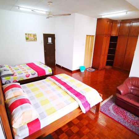 Lpm Room Tanjung Bungah  Exteriör bild