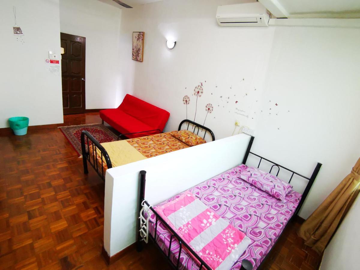 Lpm Room Tanjung Bungah  Exteriör bild