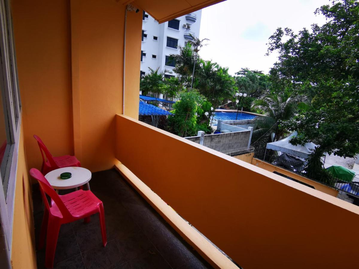 Lpm Room Tanjung Bungah  Exteriör bild