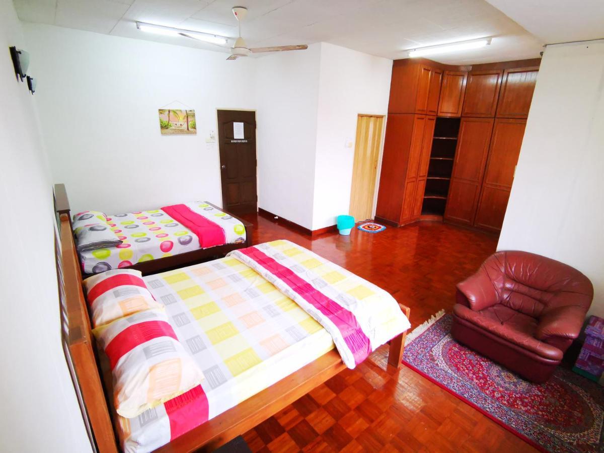Lpm Room Tanjung Bungah  Exteriör bild
