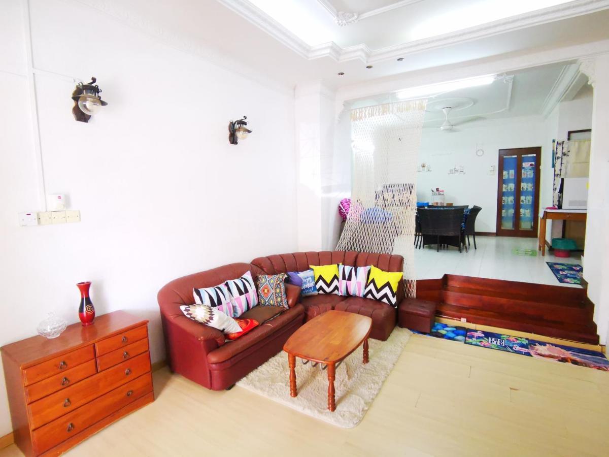 Lpm Room Tanjung Bungah  Exteriör bild
